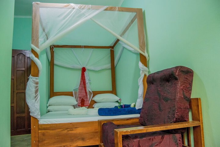 Room 4 of 42