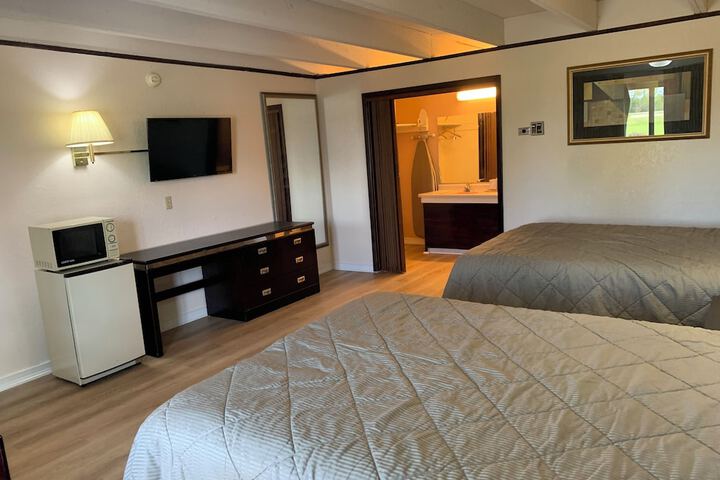 2 Queen Beds (11 of 11)