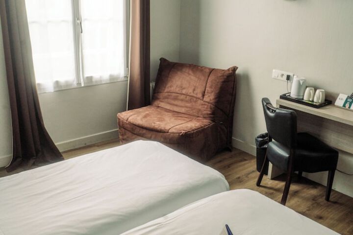 Room 6 of 28