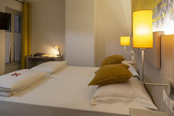 Room 45 of 112