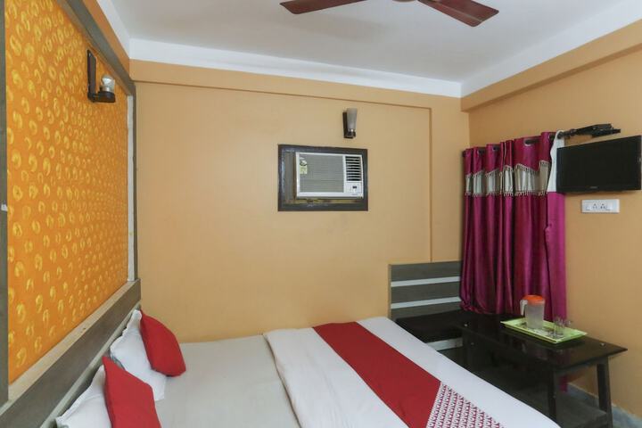 Room 13 of 20