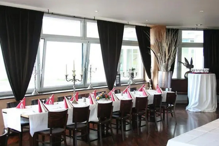 Dining 9 of 11