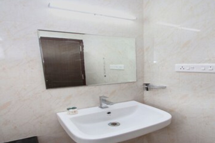 Room 4 of 24
