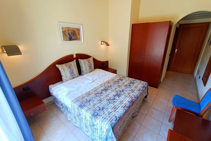 Room 15 of 113