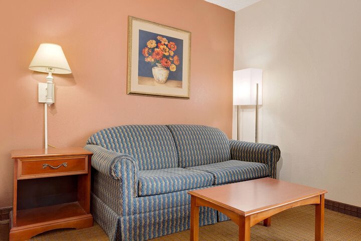 Room 6 of 27