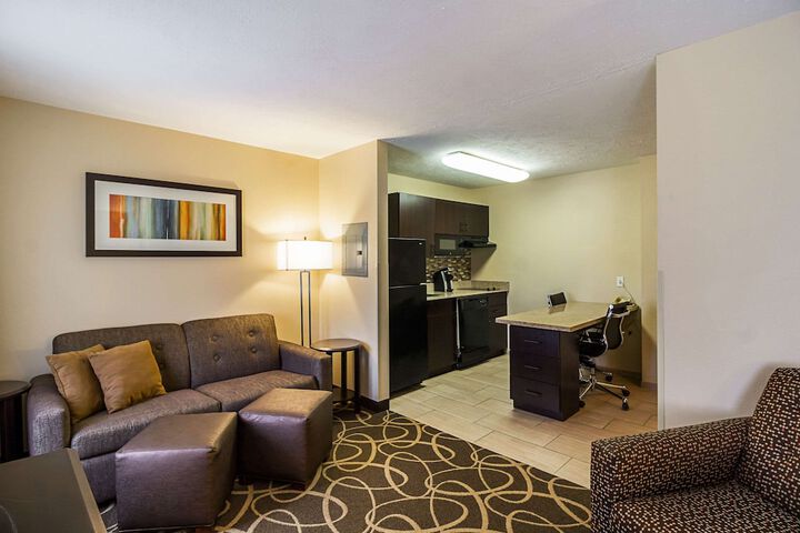 1 King Bed Suite (12 of 22)