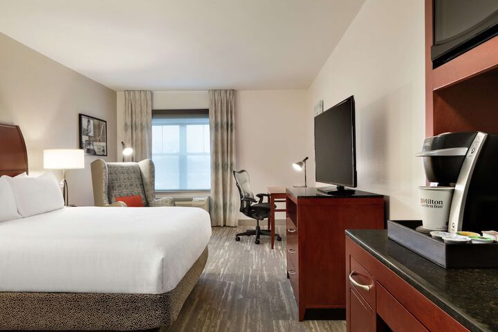 1 King Premium with in Room Drinks Snacks (7 of 31)