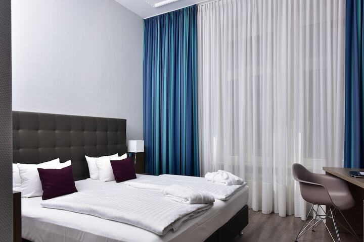 Room 6 of 20