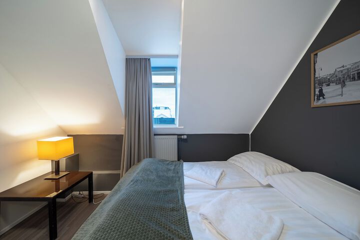 Room 2 of 97