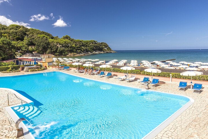 Hotel Pool