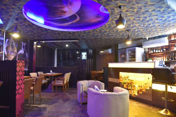 Lounge 80 of 96