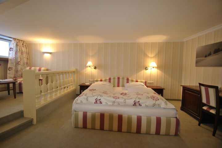 Room 9 of 53