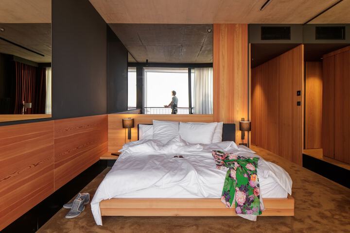 Room 15 of 62