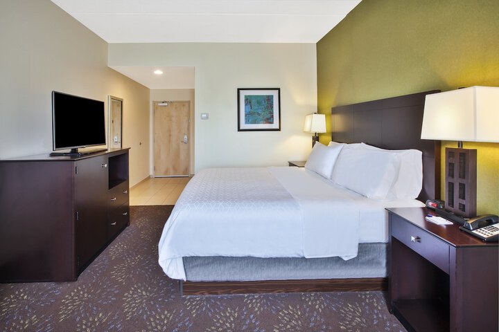 1 King Bed Accessible Communication Accessible (19 of 26)