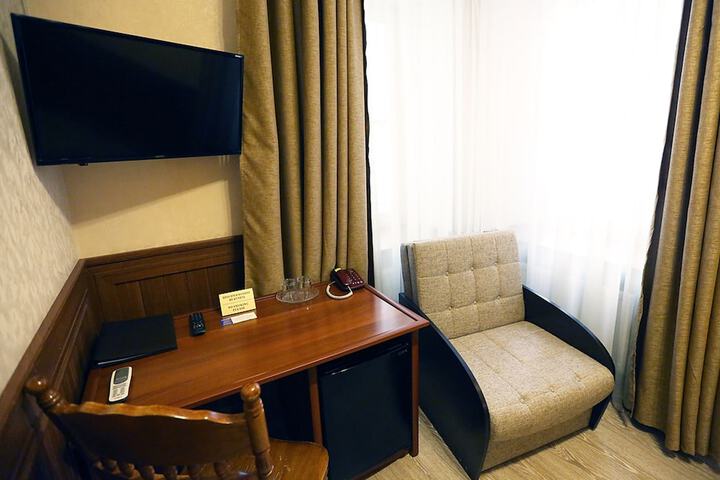 Room 11 of 48