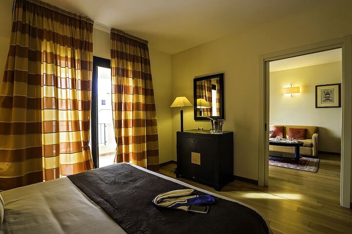 Room 6 of 32