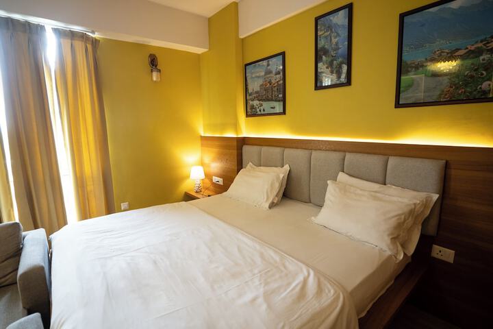 Room 12 of 38