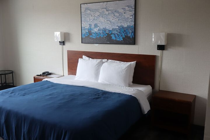 Room 4 of 28
