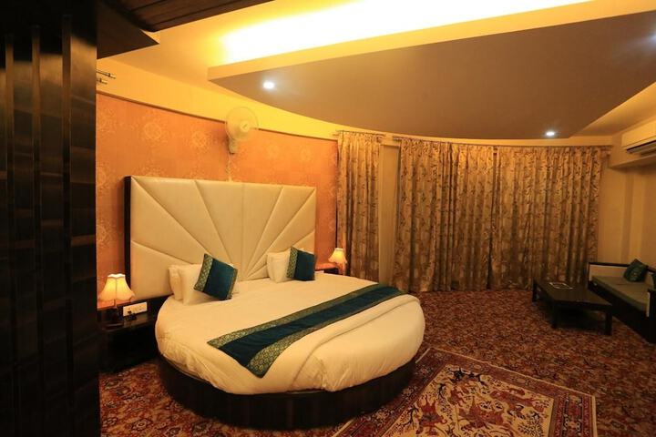 Room 8 of 22