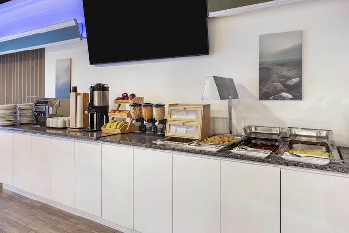 Breakfast/Coffee Service 45 of 67