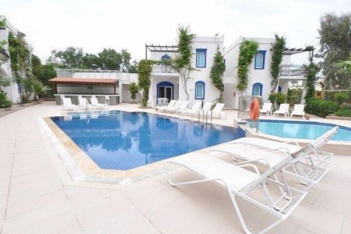 Hotel Pool