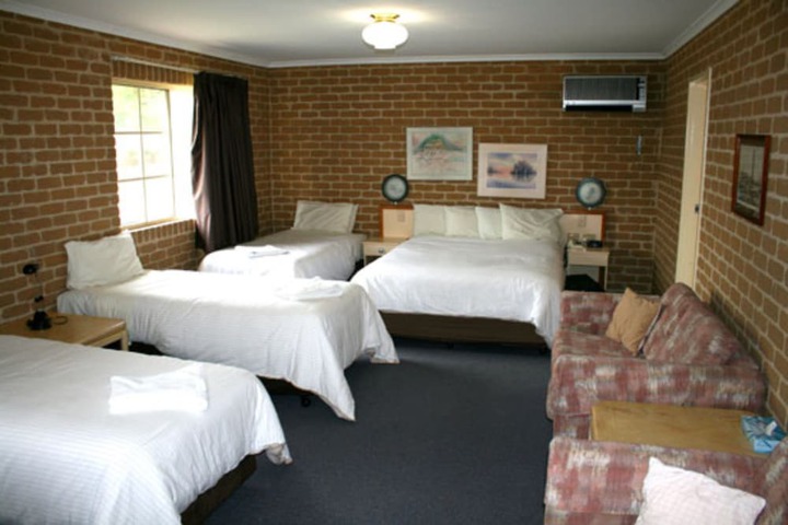 Room 9 of 35