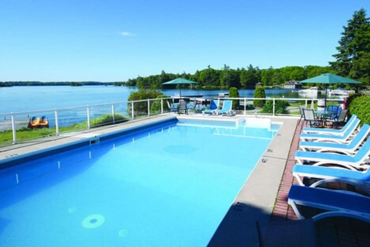Hotel Pool