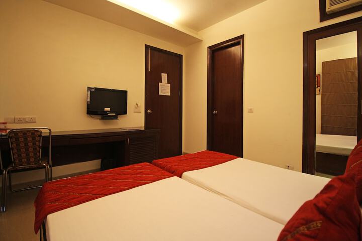 Room 7 of 16