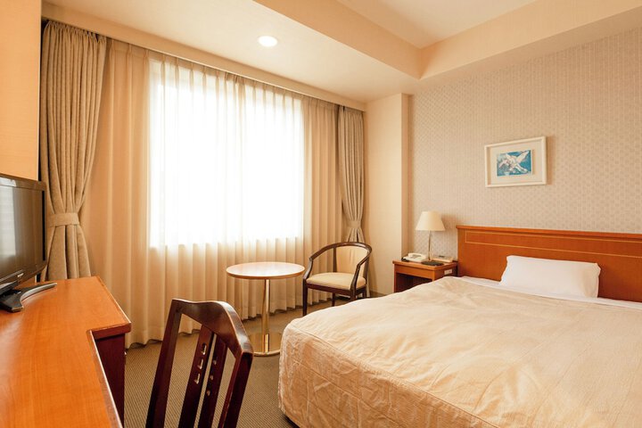 Room 11 of 32