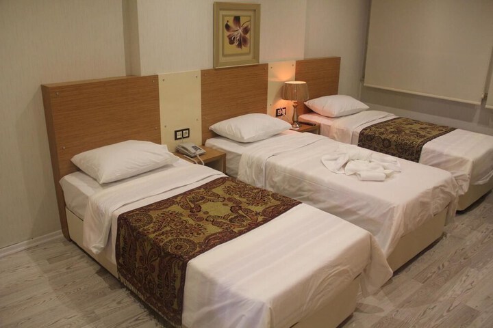 Room 12 of 37