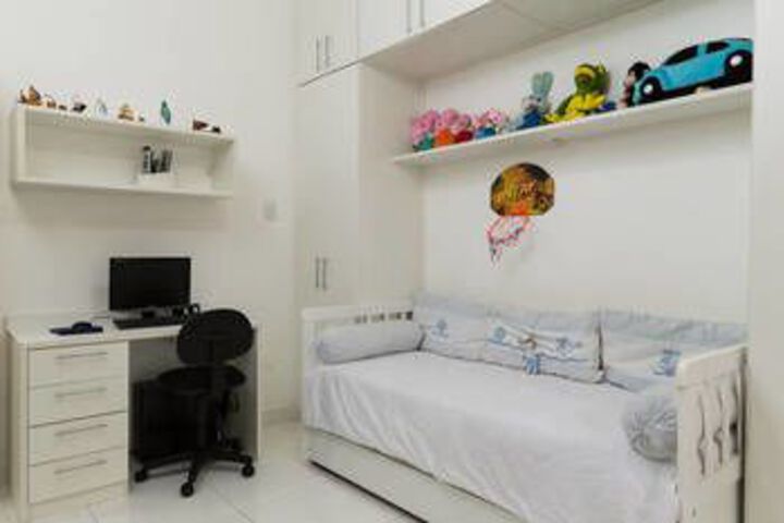 Room 5 of 17
