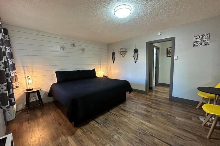 Room 3 of 20