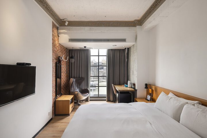 Room 65 of 151