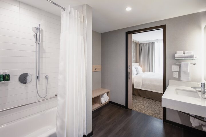 Room 17 of 60