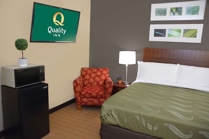 2 Queen Beds (13 of 14)