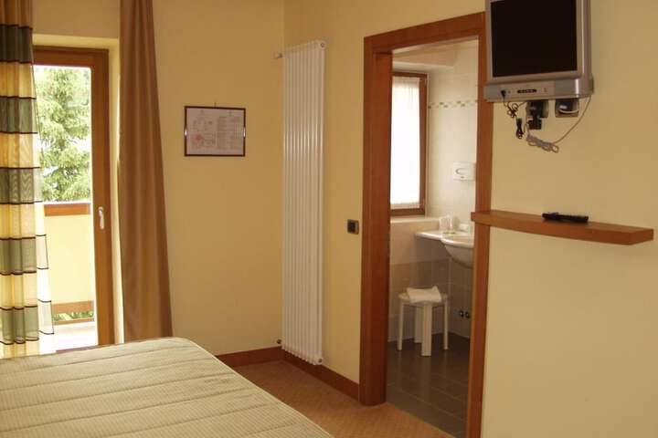 Room 16 of 52