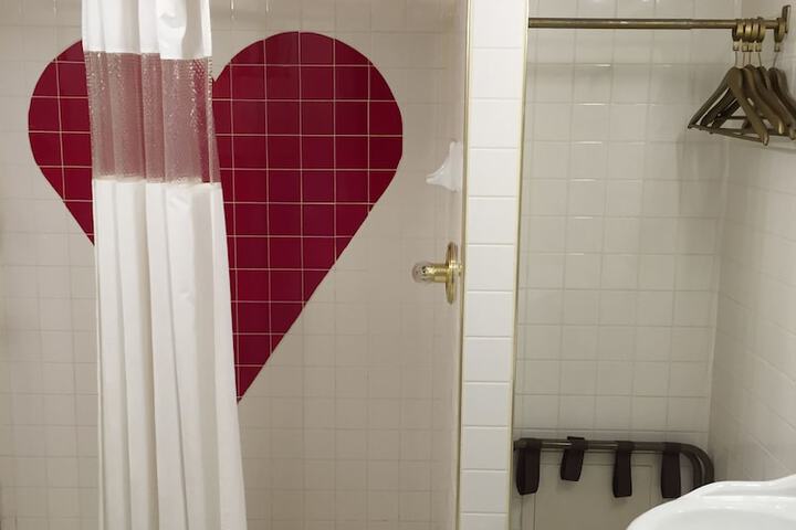 Room 53 of 92