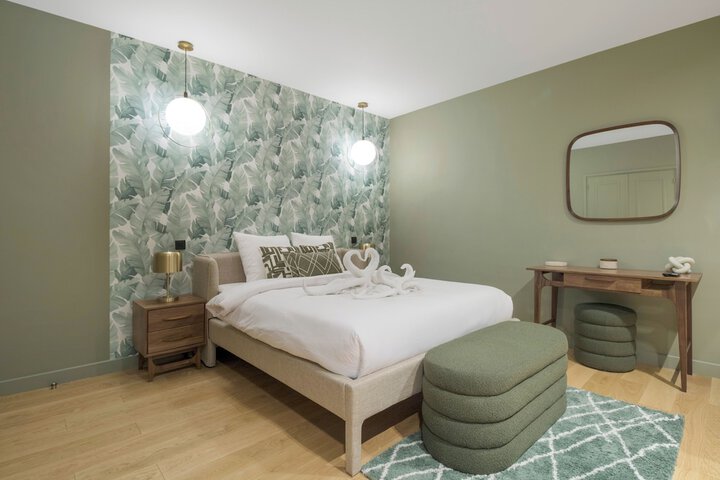 Room 12 of 19