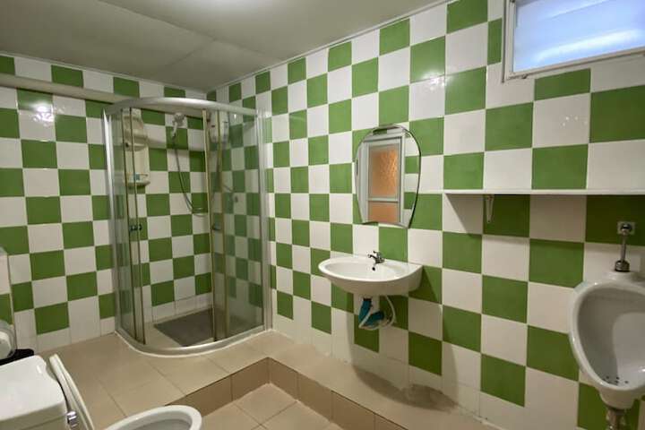 Room 49 of 181