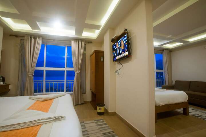 Room 10 of 25