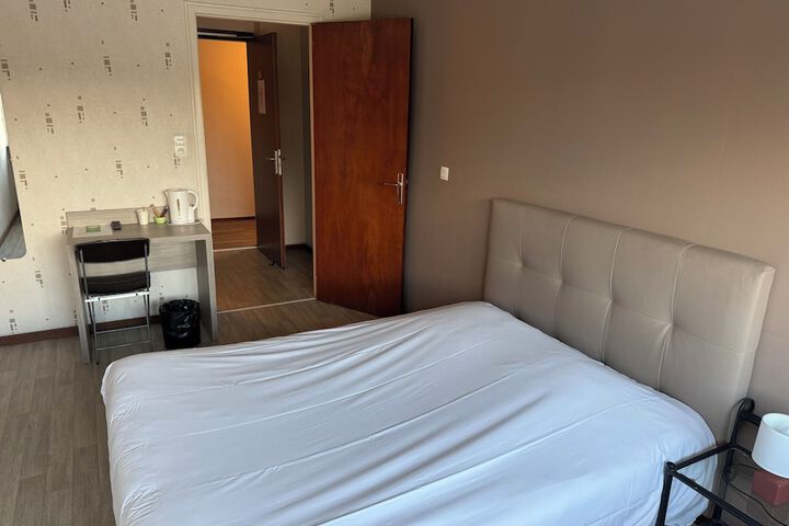 Room 6 of 13