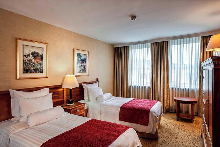 Room 9 of 36