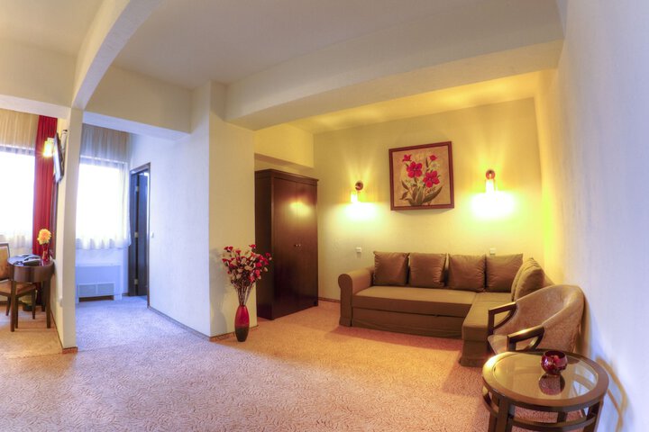 Room 14 of 28