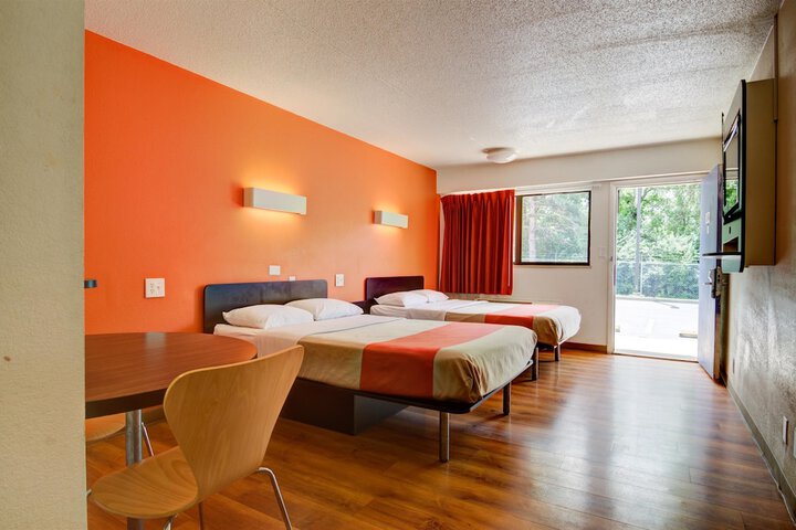Standard Room, King or Two Doubles (1 of 6)