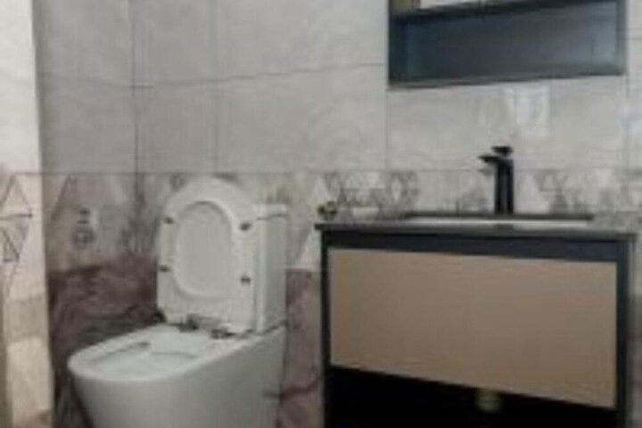 Room 8 of 11