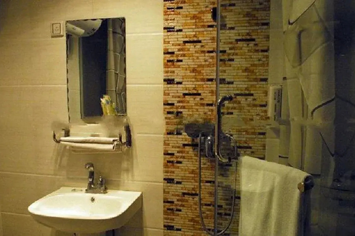 Room 6 of 7