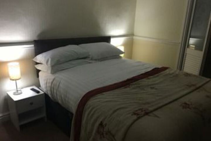 Room 4 of 13