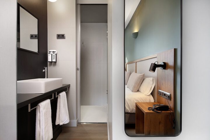 Room 21 of 48