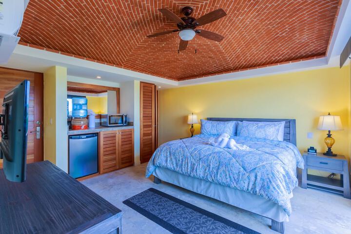 Room 4 of 12