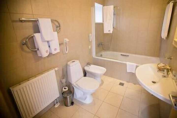 Room 44 of 95